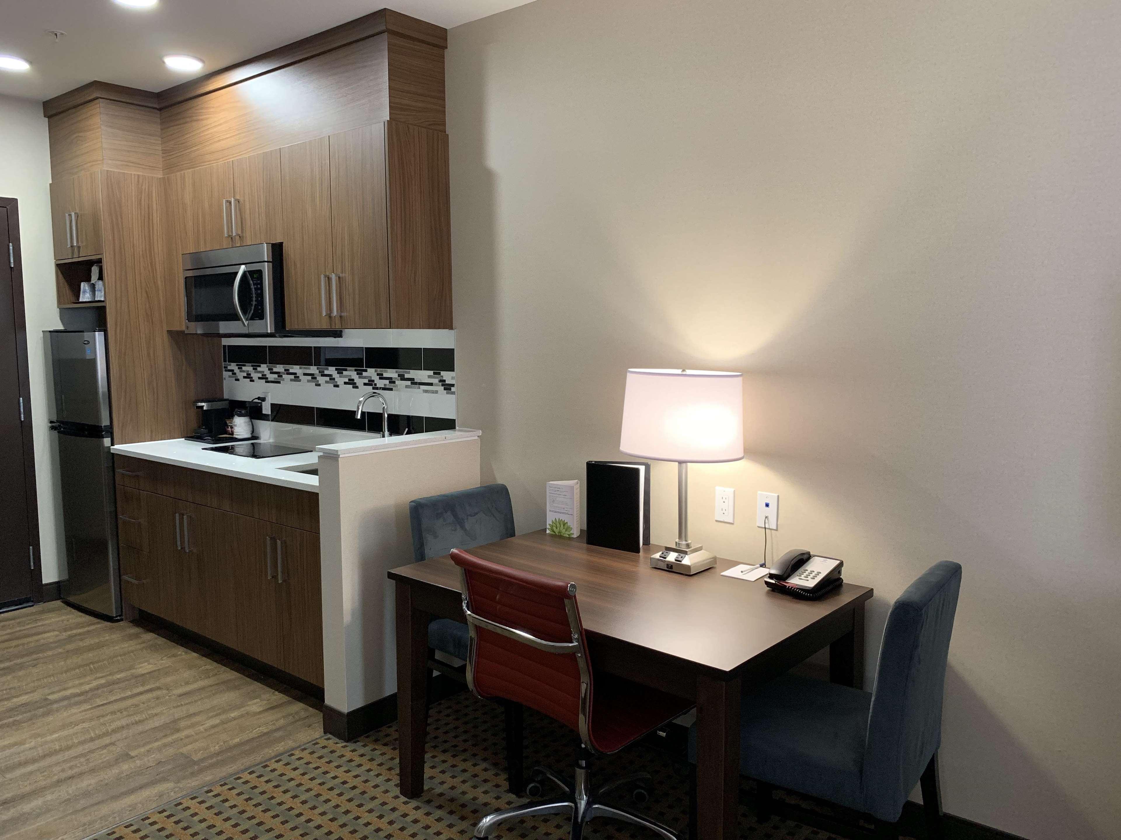 Best Western Plus Hinton Inn & Suites Zewnętrze zdjęcie