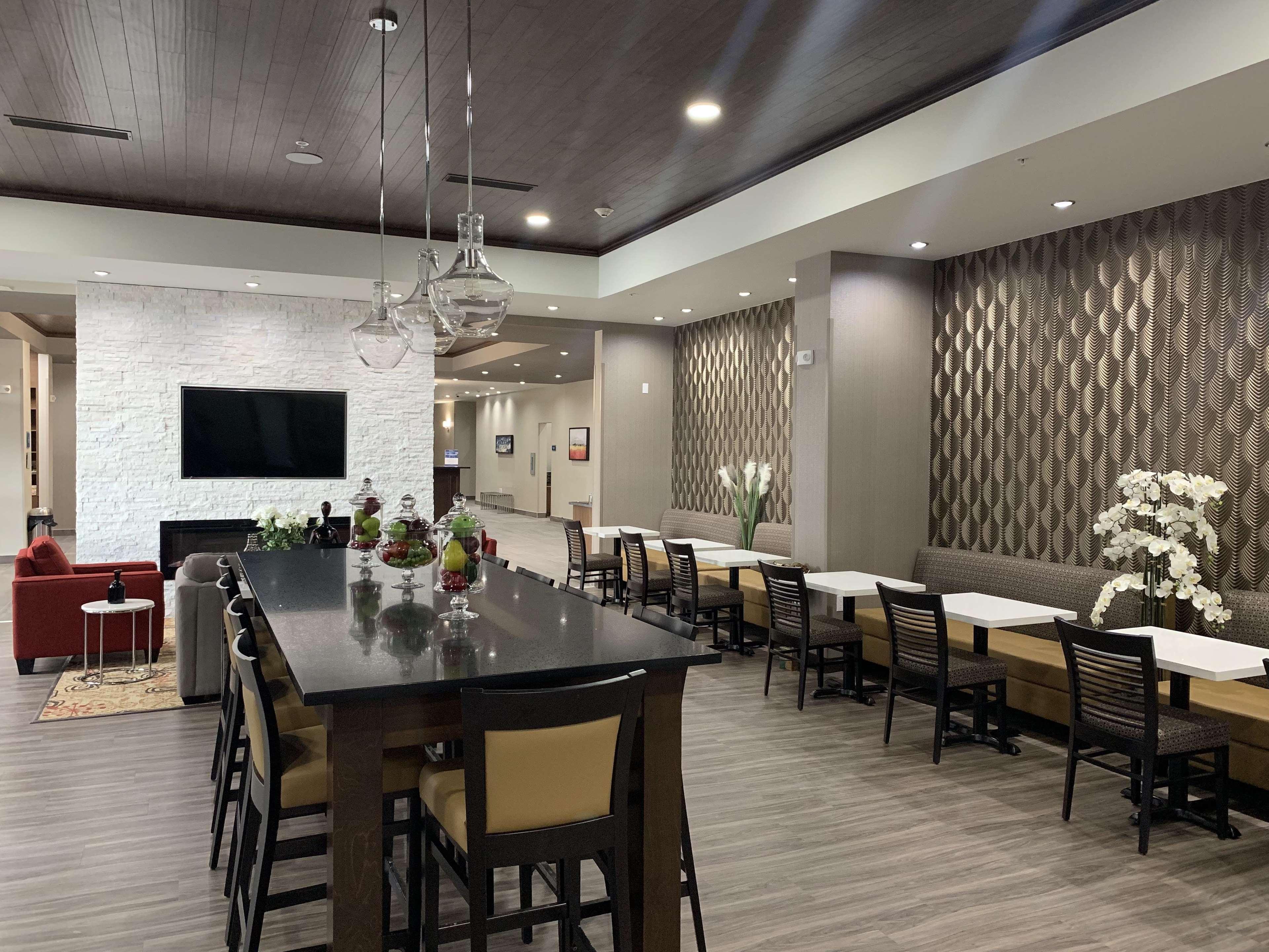 Best Western Plus Hinton Inn & Suites Zewnętrze zdjęcie